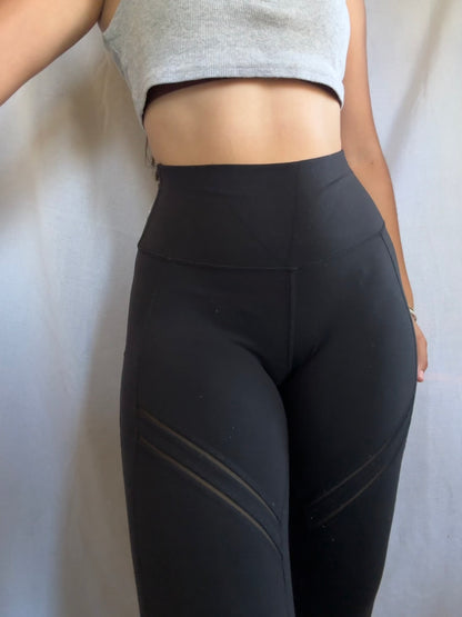 Alo Yoga Mesh Paneled Capri Leggings